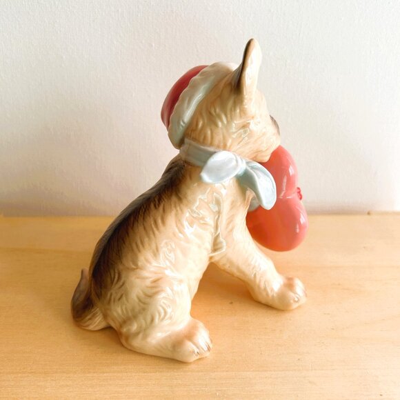 Coalport Whiskers and Paws "With Love" Christmas Figurine - Picture 10 of 14